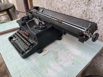 Historický psací stroj - 2