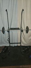 Kompaktní posilovací věž na dřepy ramena bench - 2