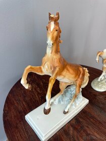 Vzpínající se hřebec Royal Dux 41 cm vysoký - 2