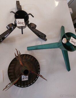 Stojánky na vánoční stromečky. - 2