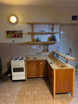 Kuchyňská linka s policemi a dřezem - 2