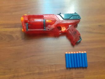 Nerf Strongarm (červený) - 2