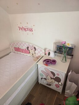 Dětská postel Minnie Mouse + noční stolek Minnie Mouse - 2