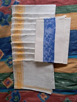 Prodám nové lněné utěrky 75 x 45 cm bílé s dekorem - 2