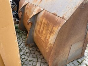 Lžíce na nakladač Volvo L110 / L120 s upínákem - 2