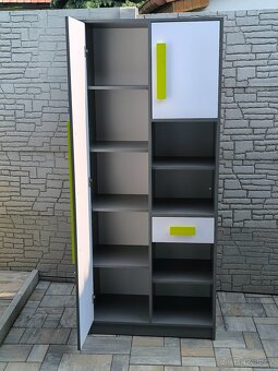 Prodám knihovnu (skříň ) Giro - 2