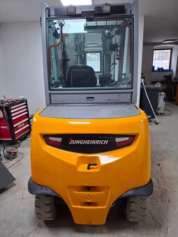 Výprodej el. VZV Jungheinrich EFG 550 triplex 5m - 2