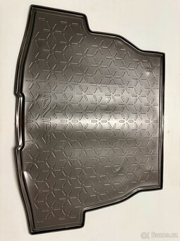 Toyota RAV4 vana do kufru nová plastová originál nepoužitá. - 2