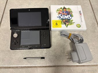 Nintendo 3DS + dokovací stanice + originál nabíječka + hra S - 2