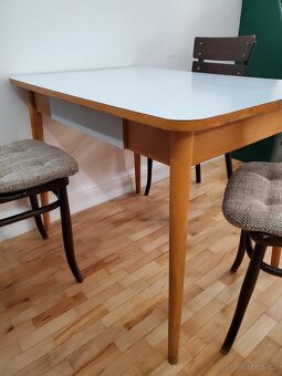 Retro nábytek set: jídelní stůl 70x100 + 3x židle - 2
