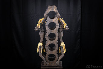 Rucne vyrezavany stojan na vino z dreva Suar (Indonezia) - 2