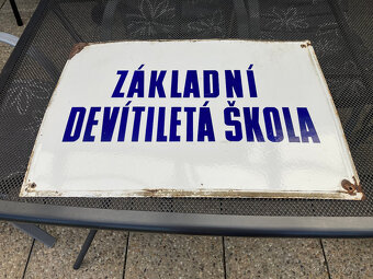 Cedule smaltovaná stará Základní devítiletá škola 1.000 kč - 2