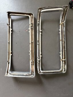 Mercedes W114/115 - světla a rámečky, těsnící gumy - 2