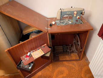 Šicí stroj Lada - 2