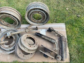 Tatra 603 díly nárazník disky pera - 2