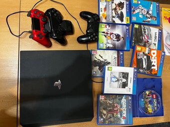 PlayStation 4 Pro 1TB + 3 ovladače + 9 her - 2