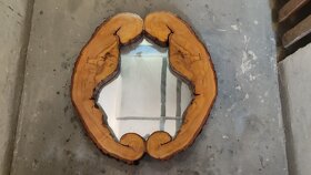 Zrcadlo z masivního dřeva ručně vyřezávané - lakované - 2