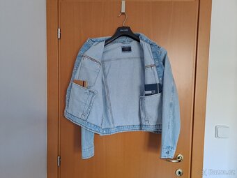 PRODÁM DÁMSKOU JEANSOVOU BUNDU - 2