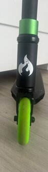 prodám Chilli base scoot freestyle koloběžku - 2