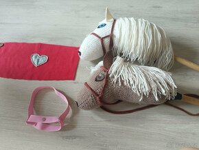 Hobby horse s doplňky-bílý prodaný - 2
