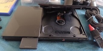 PlayStation 2 + ovladače, paměťová karta a hry - 2