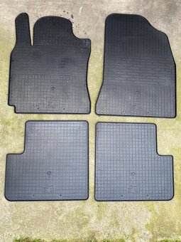 GUMOVÉ KOBERCE TOYOTA RAV4 - 2
