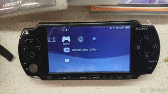 PSP + 3 hry + příslušenství - 2