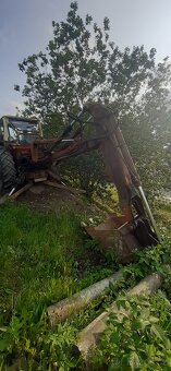 Traktorbagr Bělorus - 2
