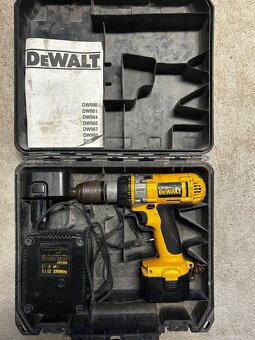 AKU vrtačka s příklepem DeWALT - 2