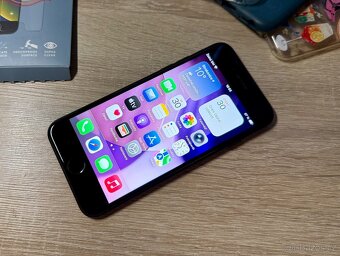 Apple iPhone SE 2 64gb černý- pěkný stav, kryty, IOS 26 - 2