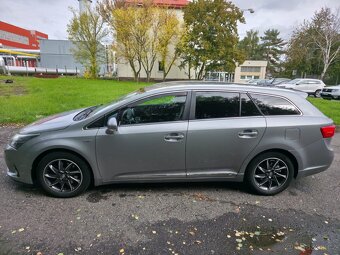 Toyota Avensis Combi 2.2 D-CAT, automat, r.v. 2013, nafta - 2