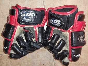 Prodám hokejové rukavice. - 2