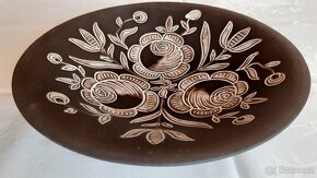 Hnědý keramický talíř - 2