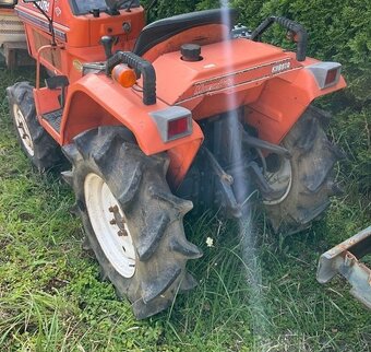 TRAKTOR KUBOTA - 2
