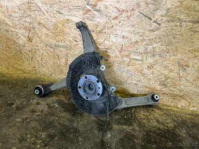 PŘEDNÍ LEVÁ TĚHLICE BMW F11/F10 3.0D 220KW - 2