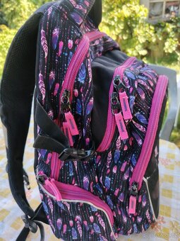 Školní batoh s motivem peří - 2