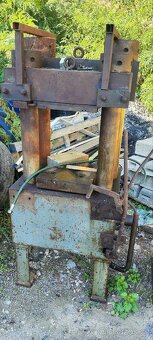Dílenský hydraulický lis - 2