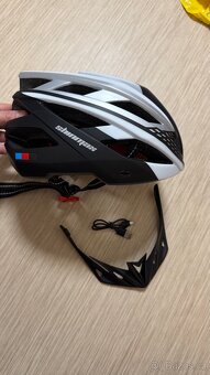 Cyklistická helma svítící - 2