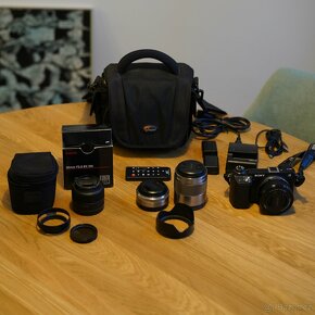 SONY NEX-6 bezzrcadlovka+ 4 objektivy a bohaté příslušenství - 2