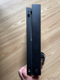 Xbox one x bez ovladače + 4 hry - 2