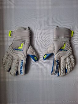 Brankářské rukavice Reusch Attrakt – málo používané, 1 000 K - 2