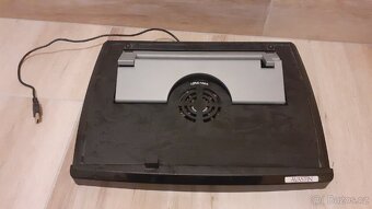 Podstavec pod laptop s větráčkem pro extra chlazení - 2