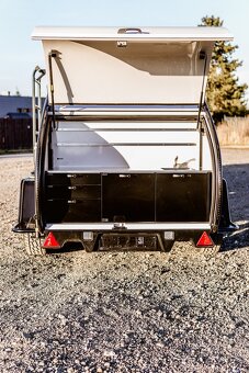 Camper se střešním stanem, svoboda na kolech - 2