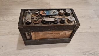 Historický akumulátor z roku 1954 - 2