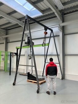Prodám mobilní jeřábovou konstrukci s kladkostrojem - 2