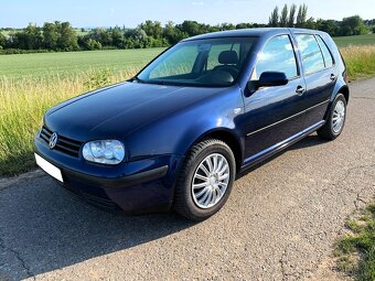 Volkswagen Golf 1.6 16 V , pouze 110 000 km, původ ČR - 2