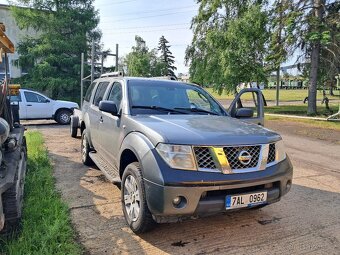 Nissan Pathfinder - 2