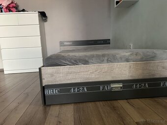Postel s uloženým prostorem - 2