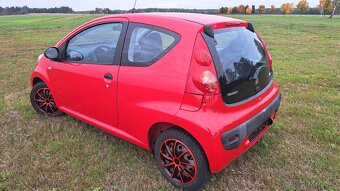 Peugeot 107 1,0i manuál 06/2011 po STK 111.600km - 2