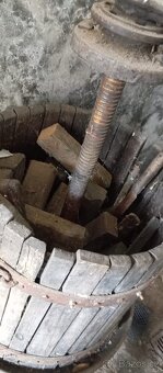 Press - lis na hrozny - 2